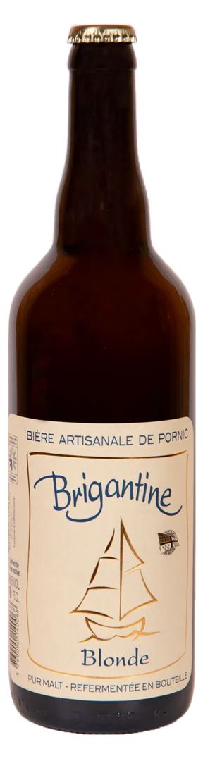 Bouteille de bière artisanale Brigantine Blonde 75cl avec étiquette beige et dessin doré d'un voilier.