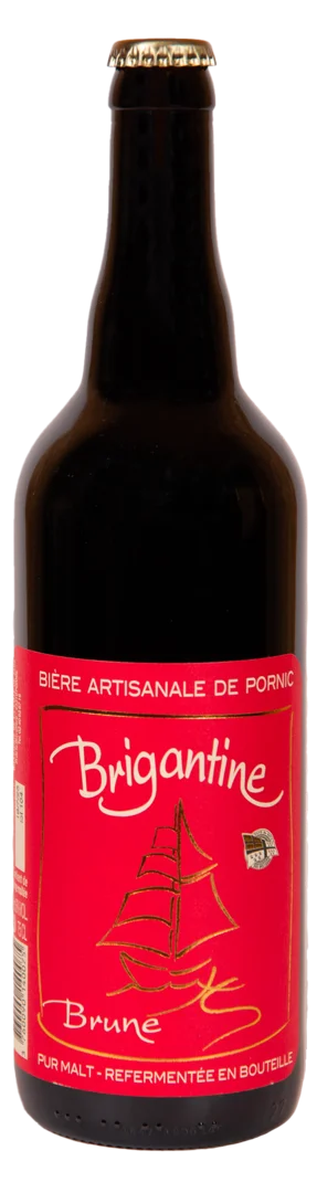 Bouteille de bière artisanale Brigantine Brune 75cl avec étiquette rouge et dessin doré d'un voilier.