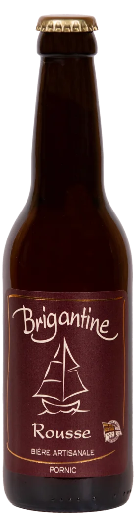 Bouteille de bière artisanale Brigantine Rousse 33cl avec étiquette bordeaux et dessin d'un voilier doré.